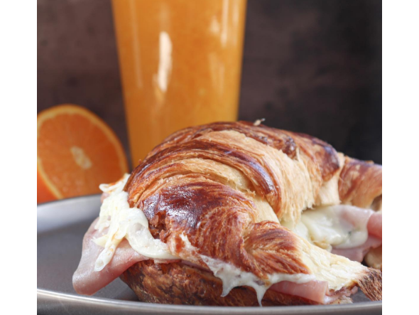Exprimido de Naranja con Luneta de Jamón y Queso