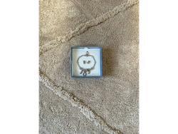 SET PULSERA CON CHARM DE LETRA + ARITOS