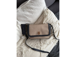 CROSSBODY TOMMY HILFIGER KHAKI TONAL