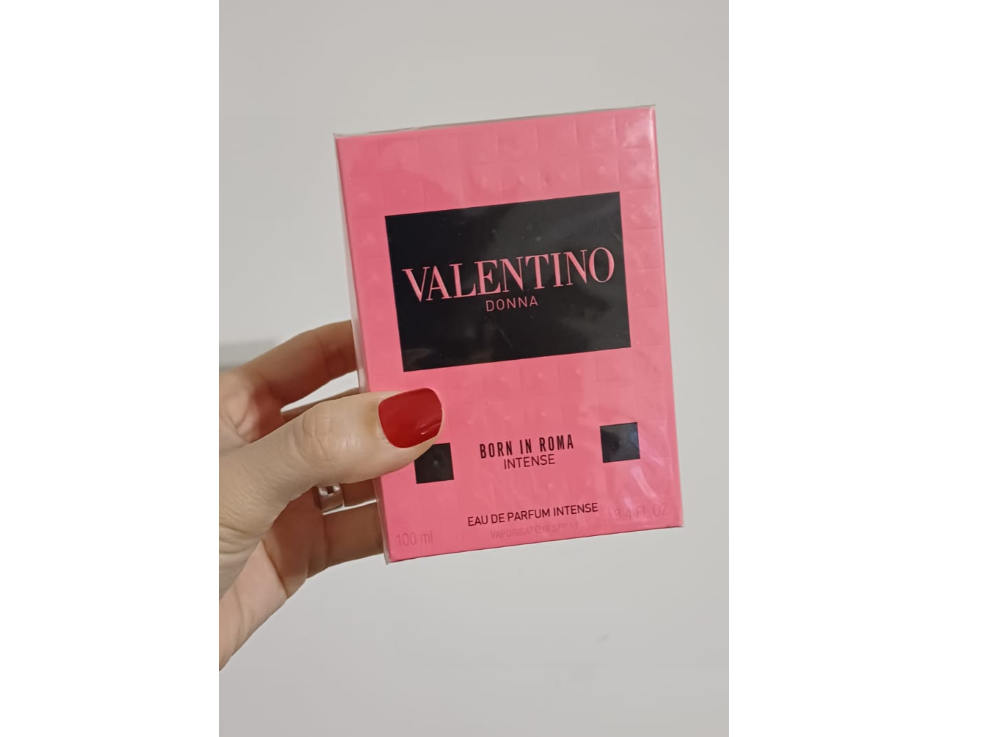 Valentino Donna Born in Roma Intense