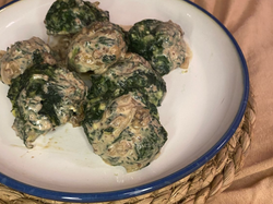 Malfattis de espinaca con crema de hongos