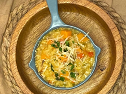 Risotto de verduras con hongos de pino.