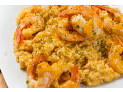 Arroz en vino blanco con langostinos salteados