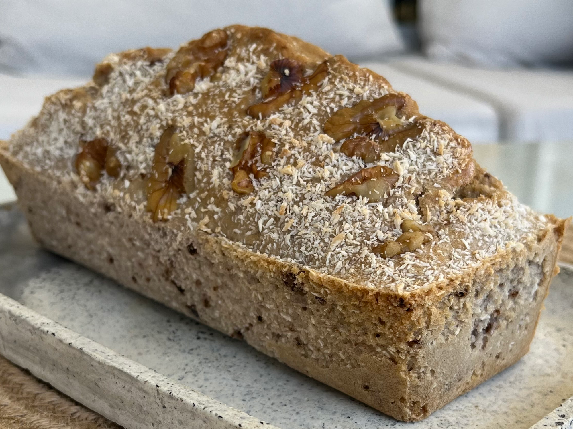 Budin keto sin azúcar con nueces y coco