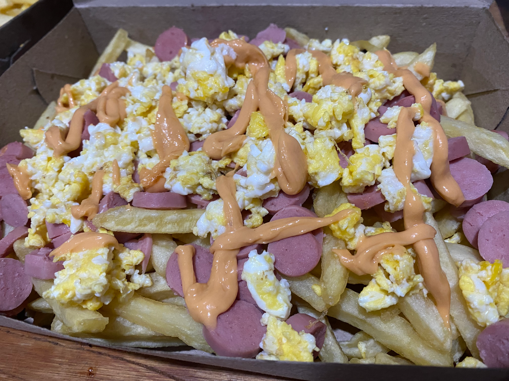 Salchipapa (papas McCain)