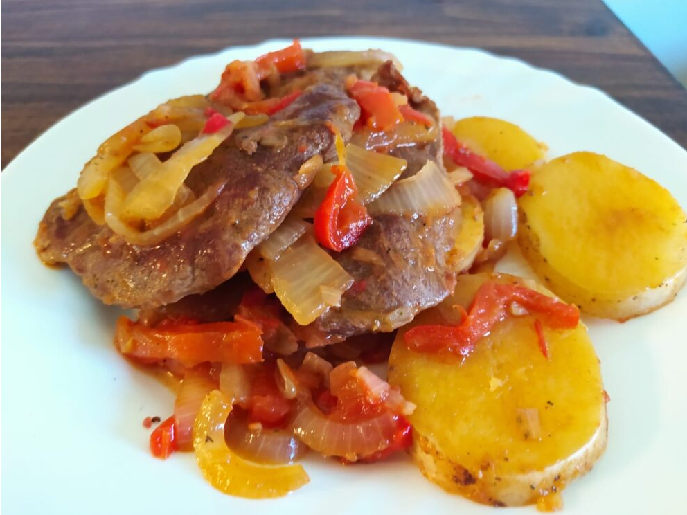 BIFE A LA CRIOLLA