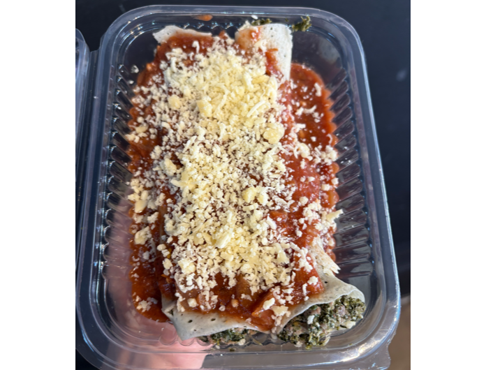 Canelones con salsa mixta
