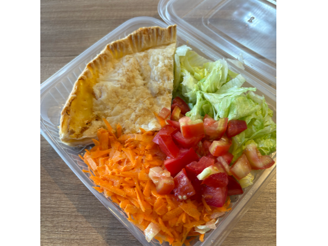 Tarta con ensalada