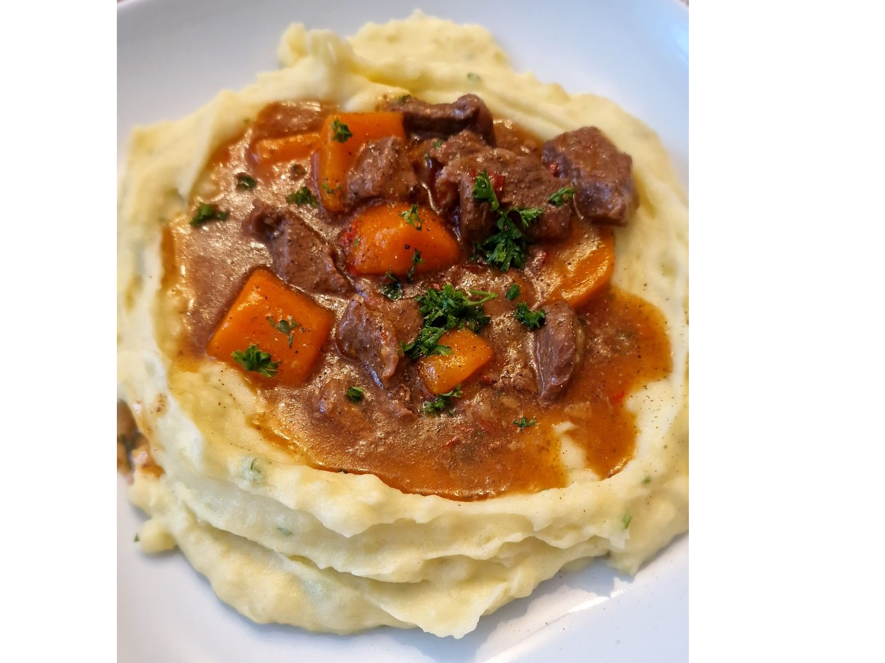 Estofado de cerdo y verduras con pure de papas