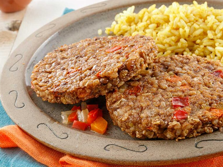 Medallones de lenteja y arroz yamaní