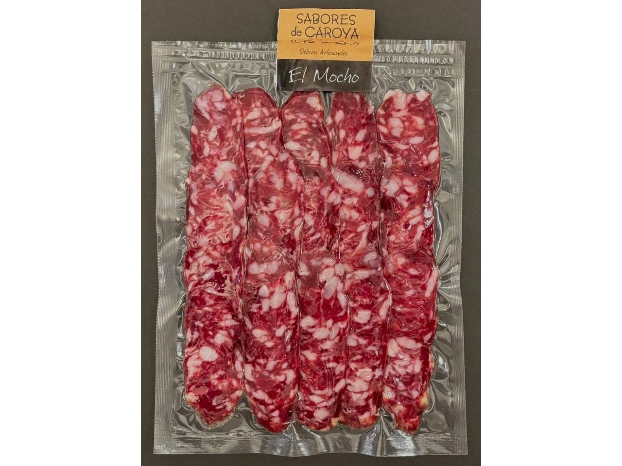 Salame tradicional feteado