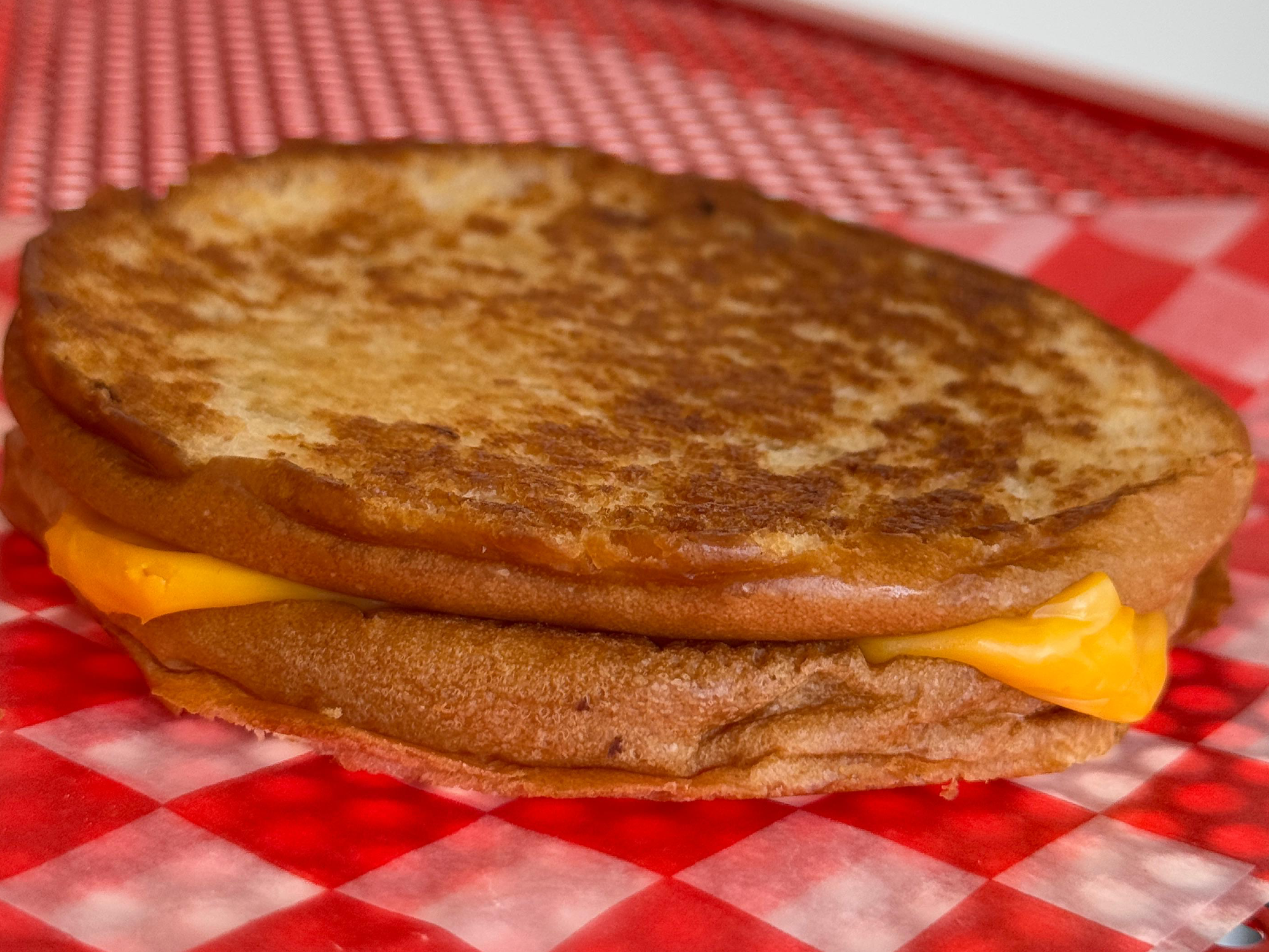 Tostado de cheddar (estilo mc)