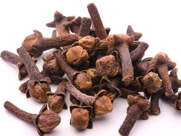 CLAVO DE OLOR ENTERO