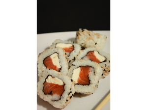 URAMAKI PHILA (10 piezas) de Yumi Sushi