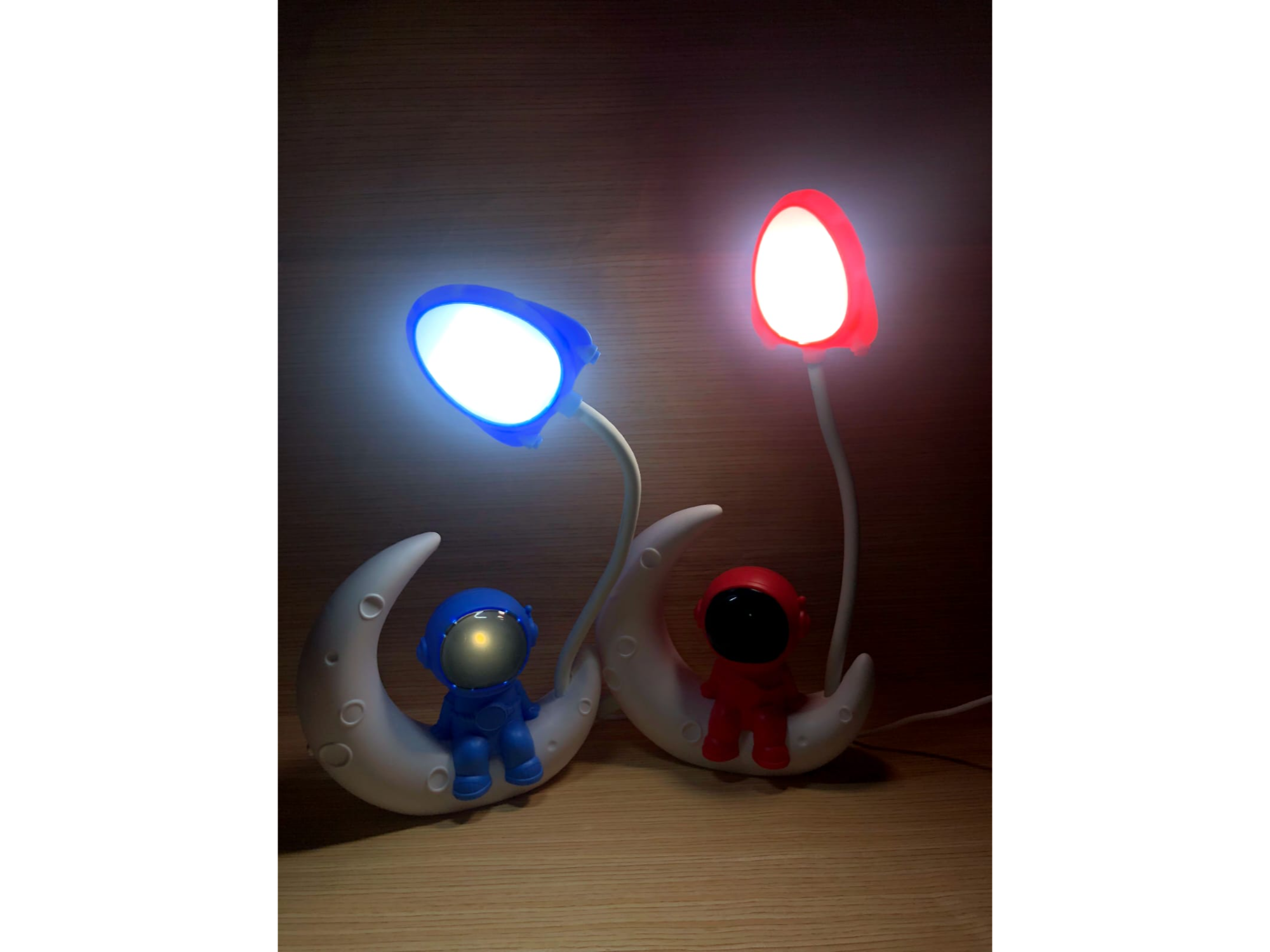 Lámpara LED Astronauta en la Luna | Luz de Noche Infantil y Decorativa