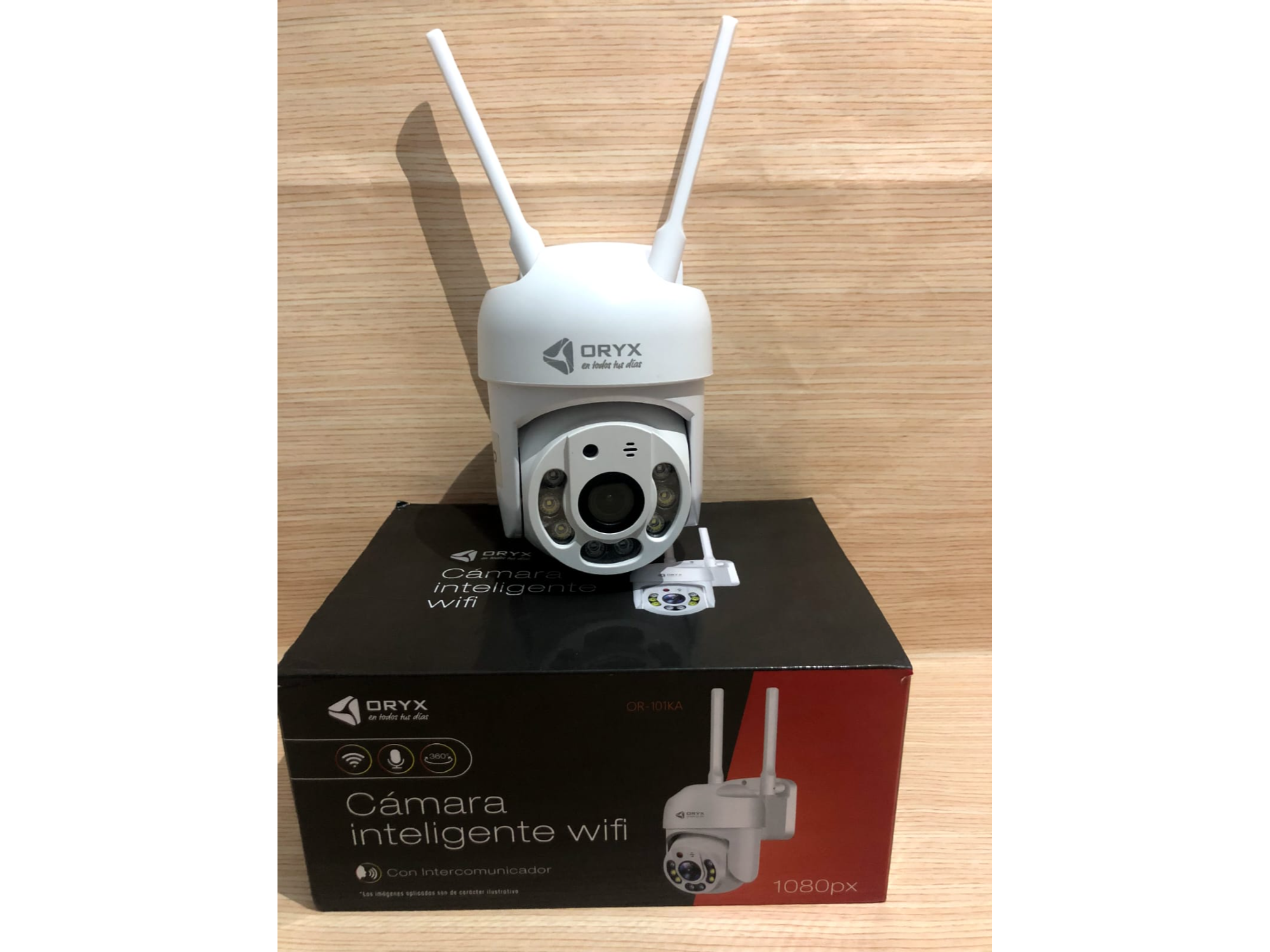 Camara Inteligente Wifi Seguimiento 360 Ycc365 App Microfono Blanco