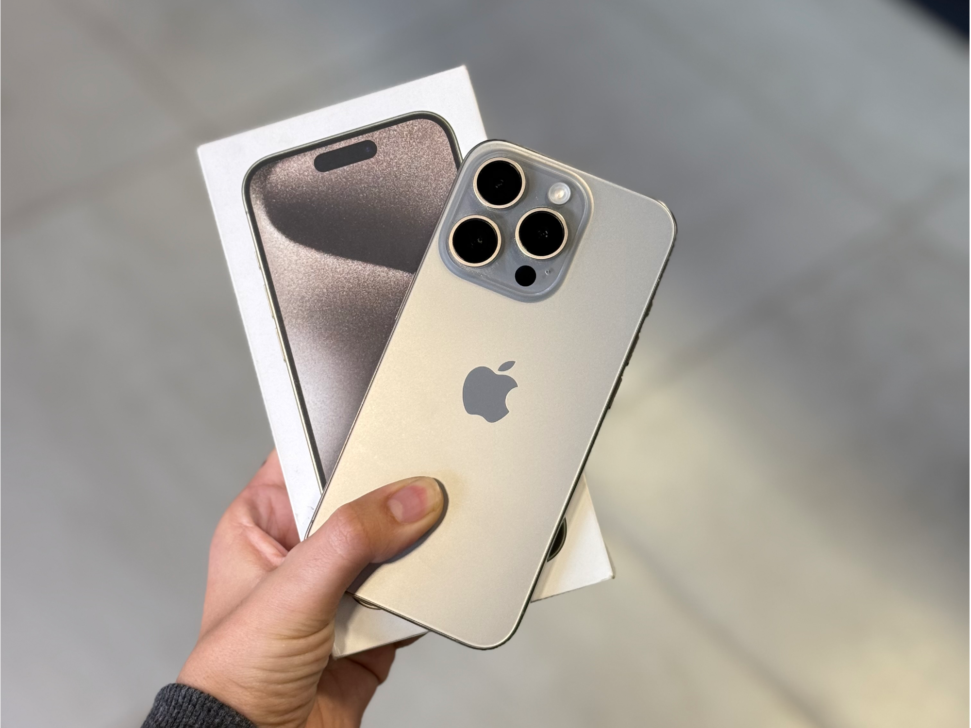 IPHONE 15 PRO CON CAJA