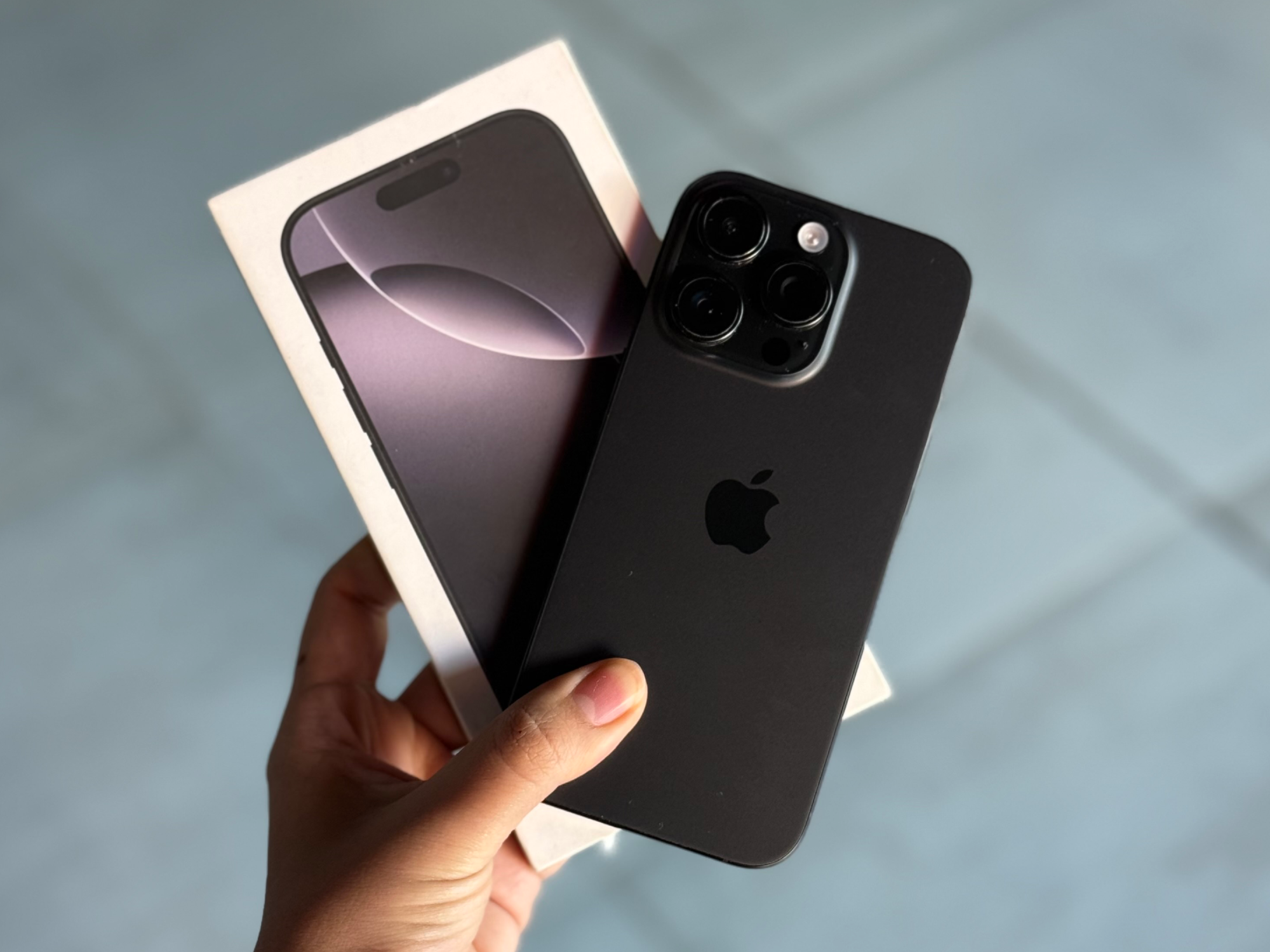 IPHONE 16 PRO CON CAJA