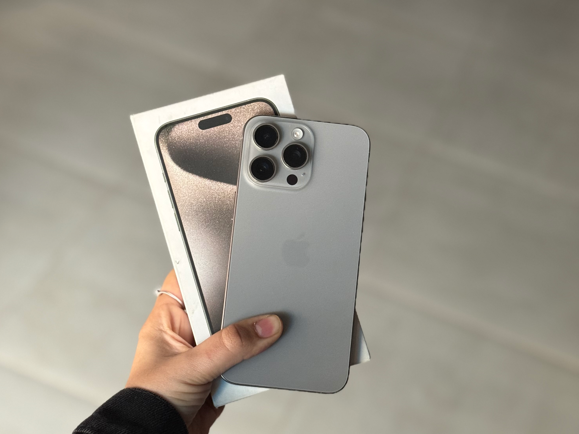 IPHONE 15  PRO MAX CON CAJA