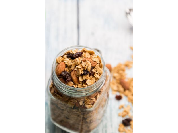 Granola crocante con almendras y pasas