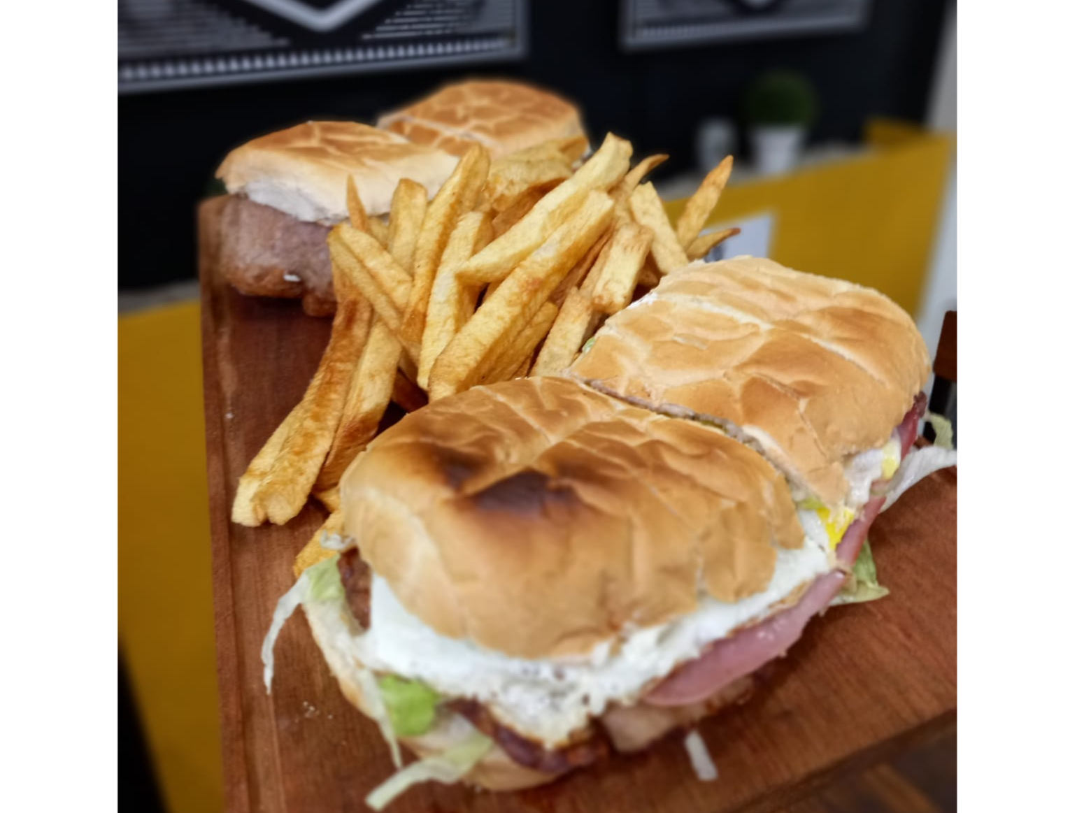 Promo 3 Lomos Grandes con papas con bebida de 1,5 de regalo saborizada