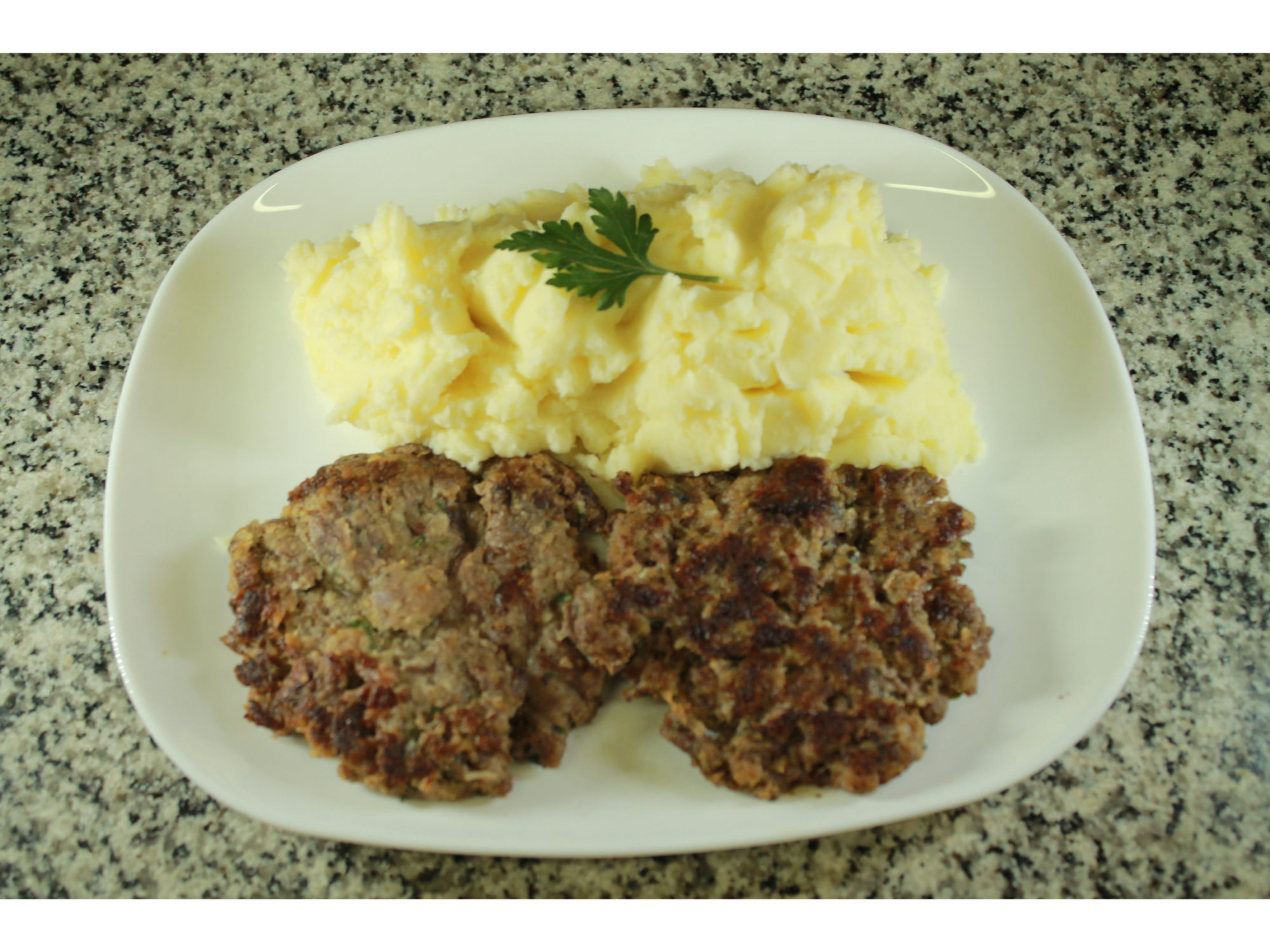 HAMBURGUESA AL PLATO CARNE