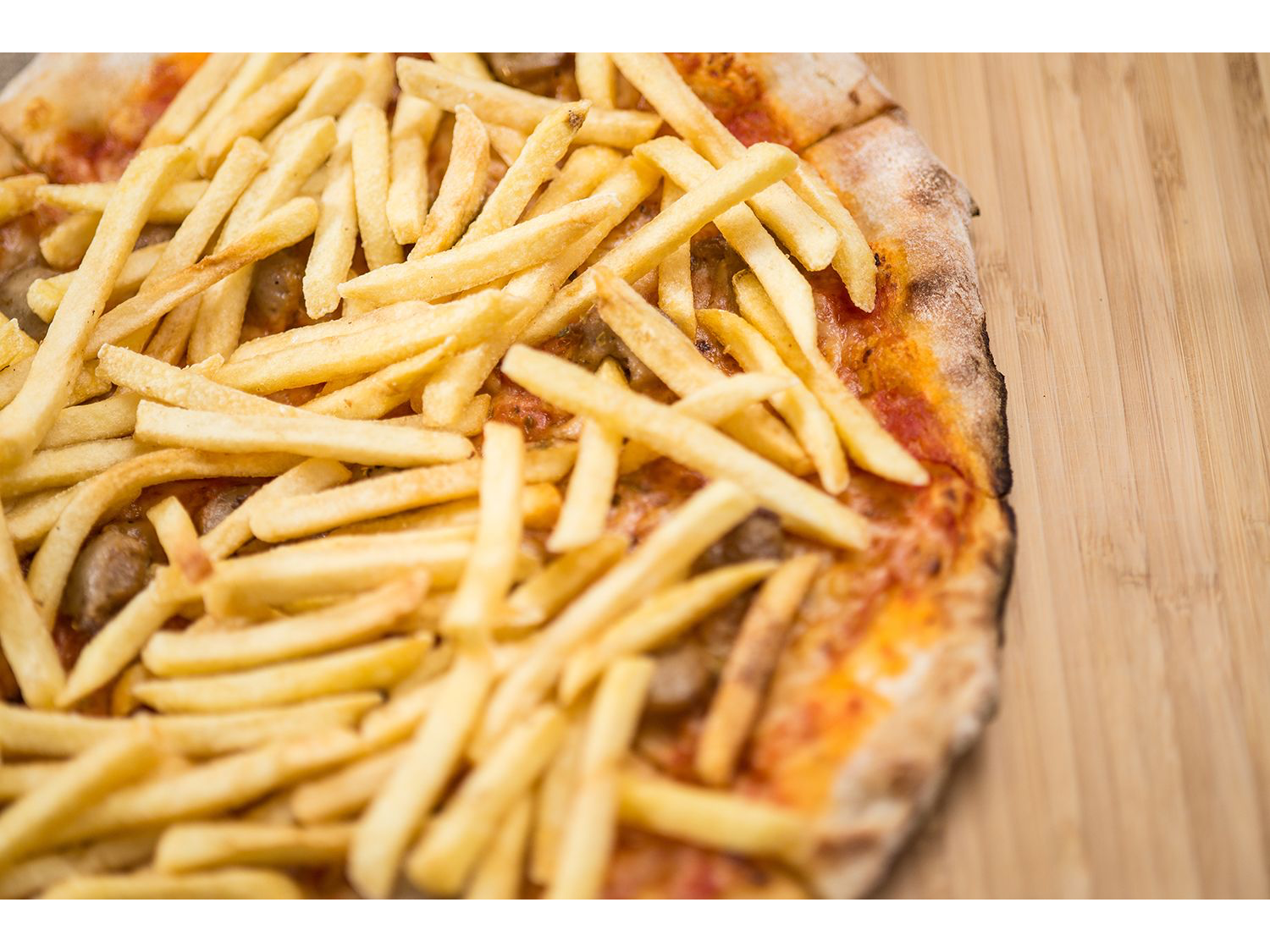 Pizza con papas fritas y Cheddar