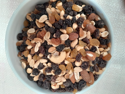 Mix Común: Pasas rubias y Negras, Almendras, Nueces, Maní y Cajú (a GRANEL)