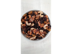 Mix Especial s/mani: pasas de uva rubias y negras, almendras, nueces, y caju (a GRANEL)