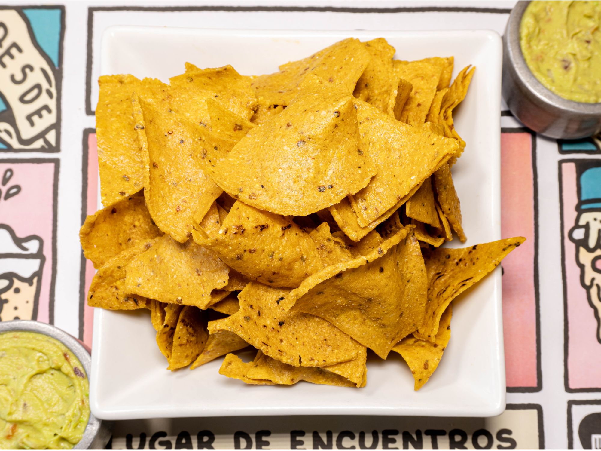 NACHOS CON GUACAMOLE