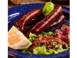 Longaniza, chiltomate y cebolla morada