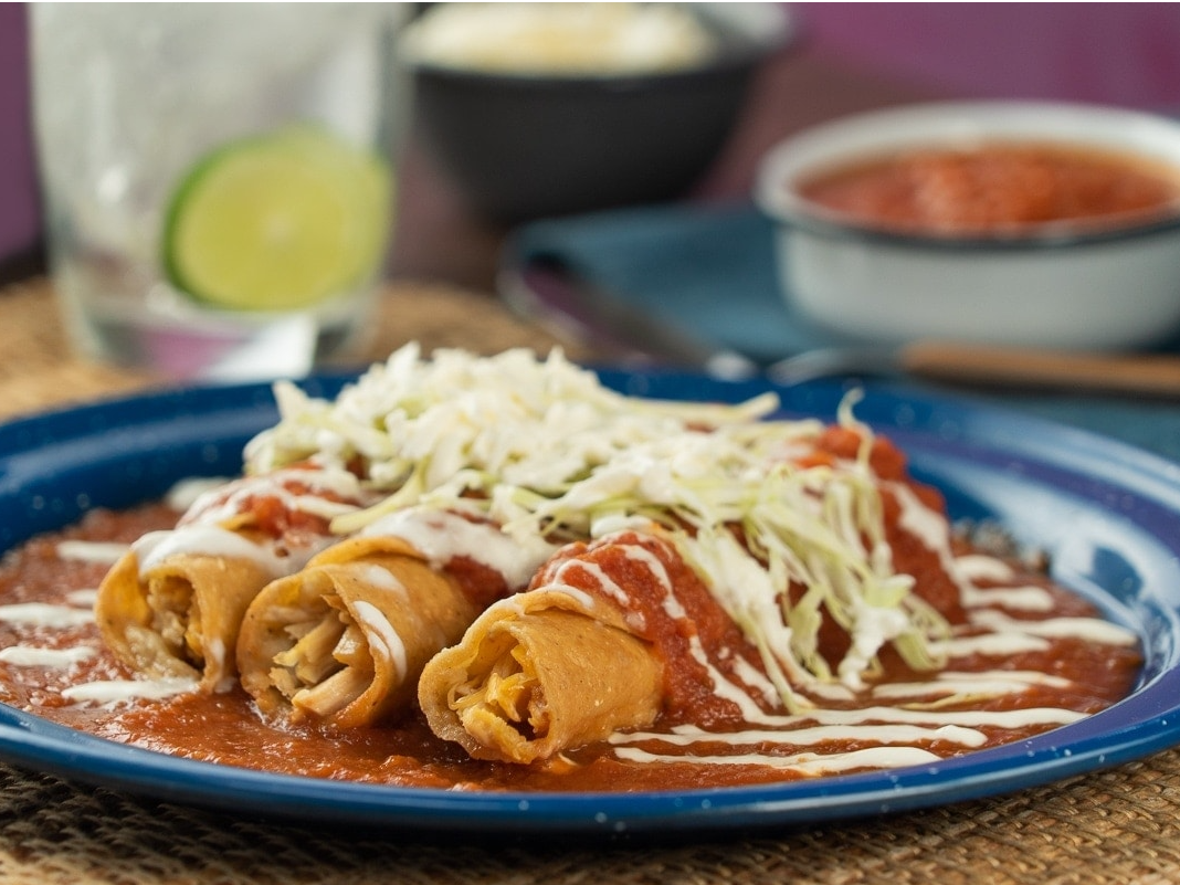 Tacos Dorados de Pollo Ahogados