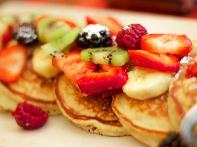 Hot Cakes Naturales con Fruta de temporada