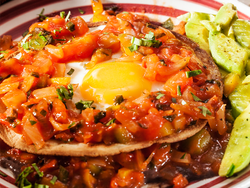 Huevos Motuleños
