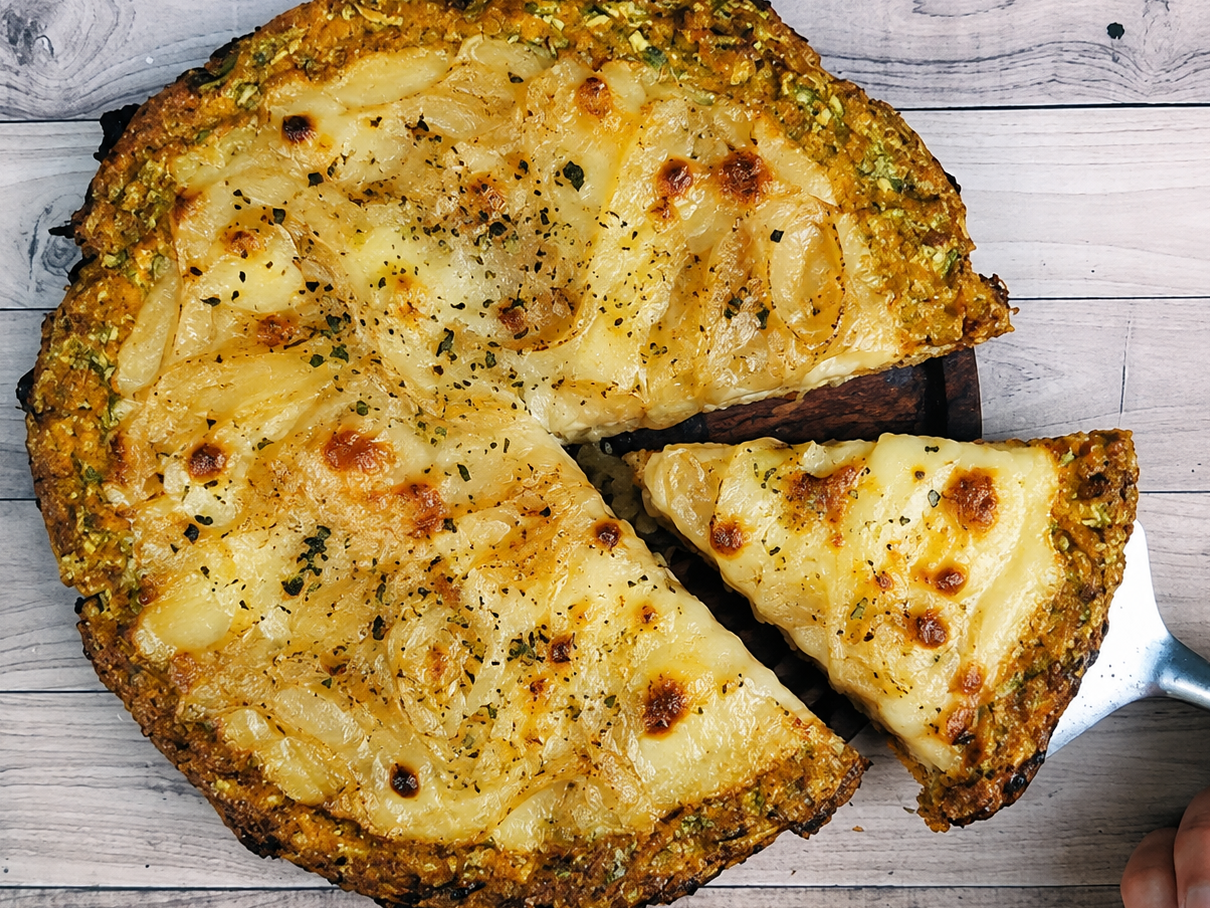 16. Pizza de zucchini con queso y fugazzeta.