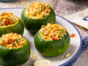 23. Zapallitos verdes con relleno vegetariano y crema saborizada.