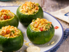 23. Zapallitos verdes con relleno vegetariano y crema saborizada.