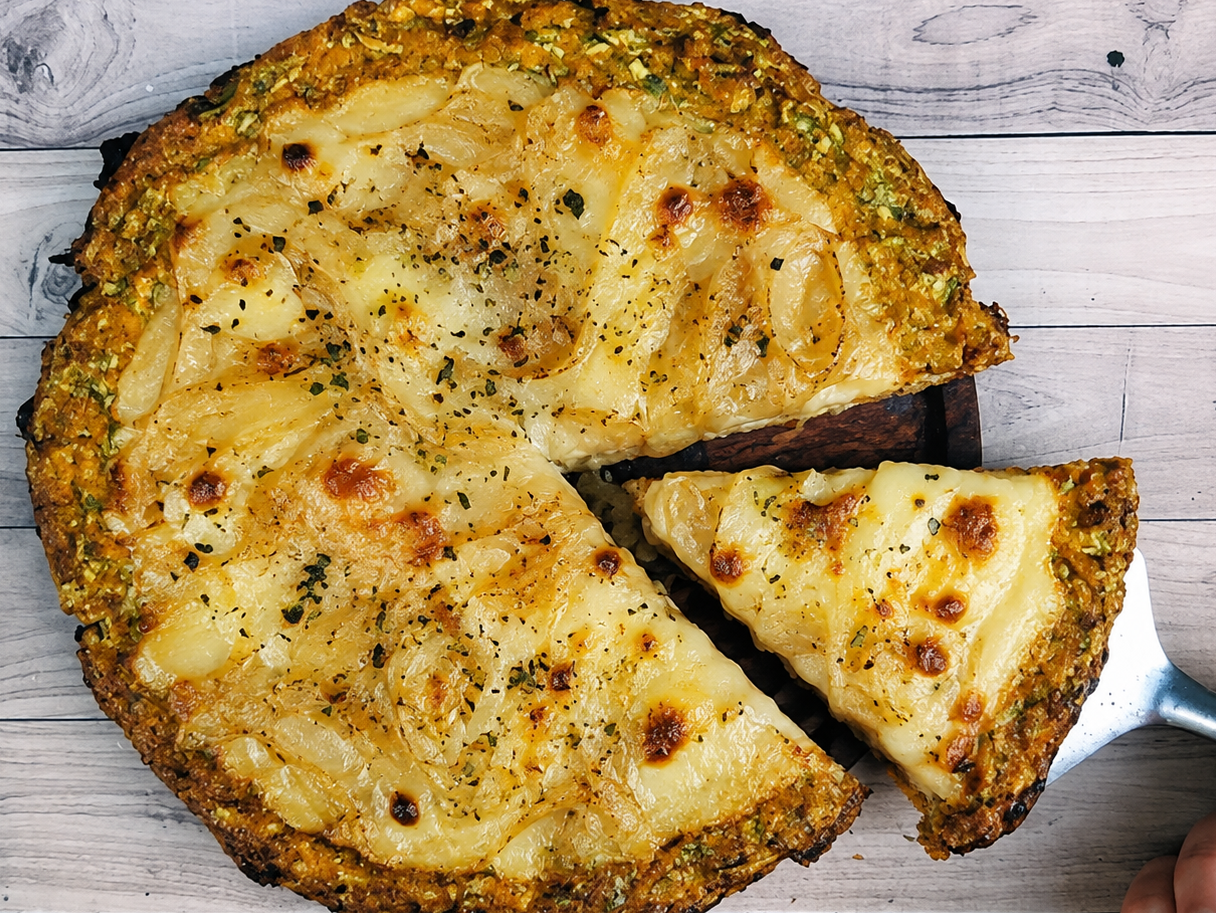 16. Pizza de zucchini con queso y fugazzeta.