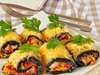 20. Rollos de berenjena rellenos con pimiento, verdeo y zanahoria.
