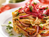8. Crotones de zanahoria y zucchini con timbal de pollo y verduras.