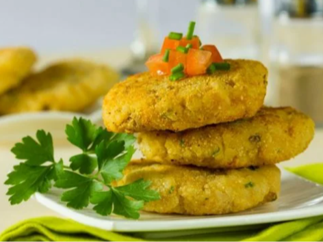 24-Medallones de vegetales con queso sobre colchón de acelga.