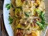 18. Niños envueltos de verduras asadas y crema de cebolla.