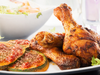16. Pollo asado con calabacín a la napolitana.
