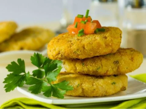 24-Medallones de vegetales con queso sobre colchón de acelga.