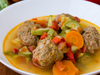 5. Cazuela de albondiguitas de carne vacuna y verduras.