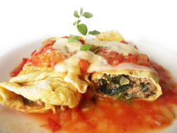 12. Canelones de verdura y carne con salsa boloñesa.