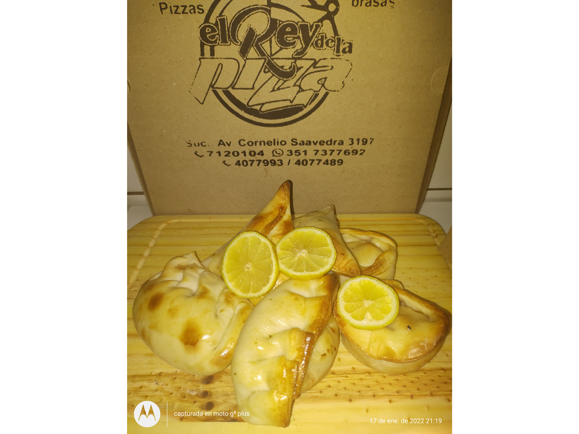 MEDIA DOCENA DE EMPANADAS de El rey de la pizza