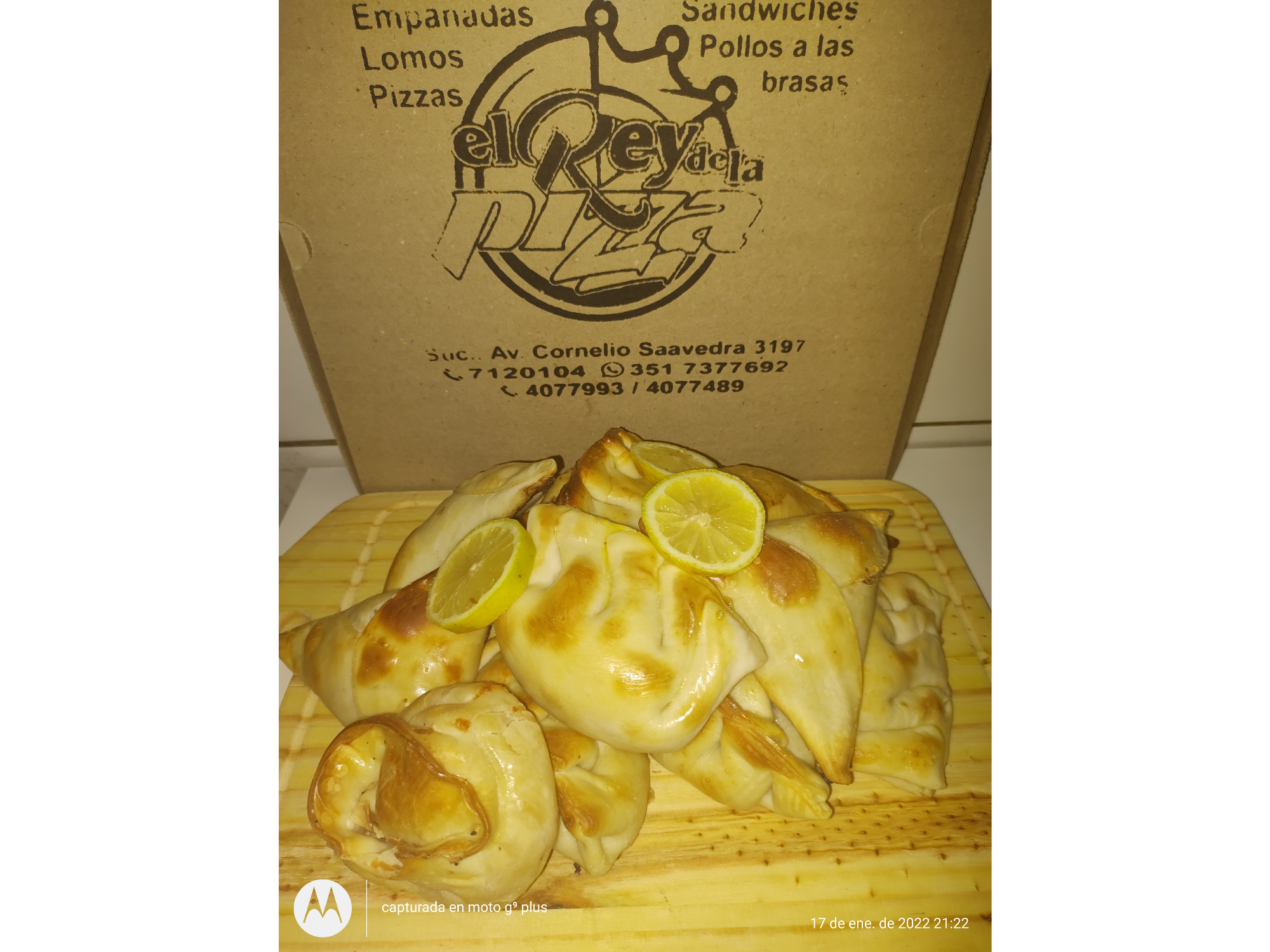DOCENA DE EMPANADAS de El rey de la pizza