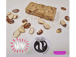 Barritas proteicas con coco y almendras. 50 grs cada una.  Caja x 12 unidades