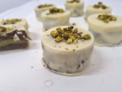 ALFAJORES DE PISTACHO BLANCO - CAJA X 16 UNIDADES